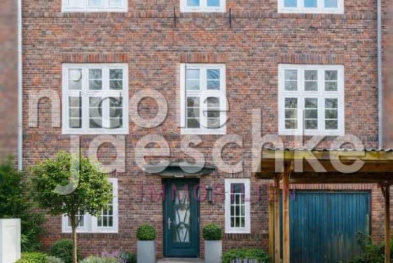 Großes Stadthaus mit Sanierungsbedarf & Potential