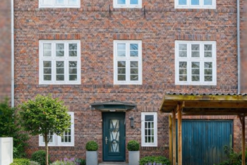 Fassade_Vorgarten KI bearbeitet