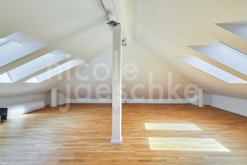 großer Dachraum