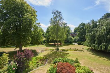 parkähnliches Grundstück parkähnliches Grundstück