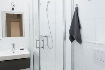 modernes Bad mit Oberlicht modernes Bad mit Oberlicht